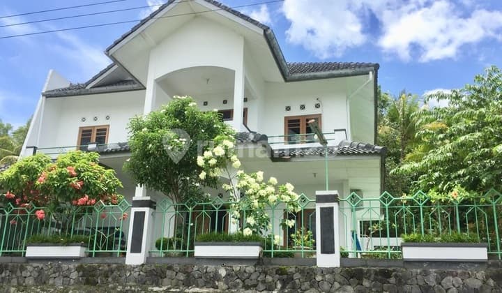 Rumah Mewah + Furniture dengan Kolam Renang di Perumahan Sedayu Permai Bantul