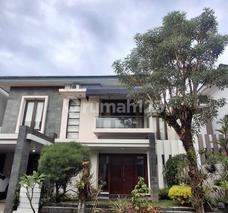 Dijual Rumah Mewah 2 Lantai di Perumahan Elit Bale Hinggil, Luas & Strategis, Sinduharjo, Ngaglik, Sleman