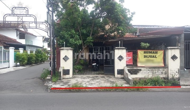 Rumah Klasik Strategis di Rejowinangun, Kotagede Hanya Selangkah ke Gembira Loka Zoo Miliki Hunian dengan Lokasi yang Sangat Prestisius di Dalam Wilayah Kota Yogyakarta.