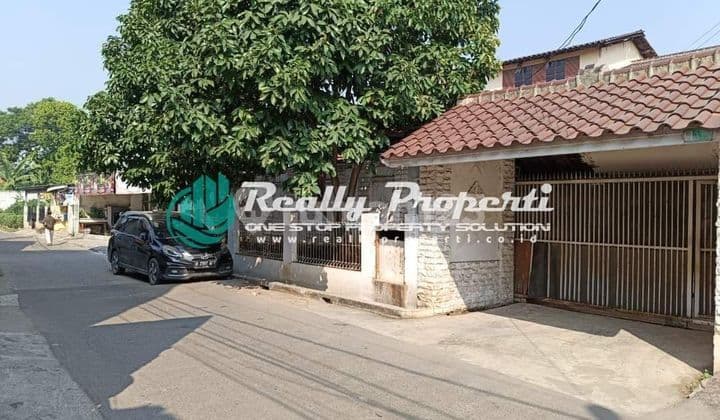 Dijual Rumah Dengan Halaman Luas Dan Bisa Dipake Buat.Rumah Kosan