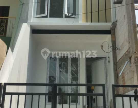Murah !! Dijual Cepat !! Rumah Gading Griya Residence Brand New Jalan 2 Mobil Depan Taman