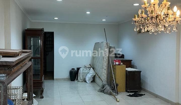 Rumah di Jalan Karbela Karet Setiabudi Jakarta Selatan 2.5 lantai