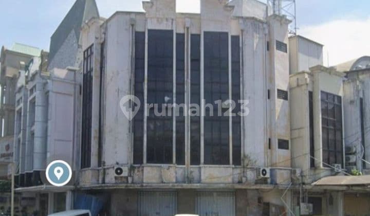 For Sale / For Rent Central Surabaya Shop House on Jl. Kombes Pol M. Duryat - Zero Main Road near Pregolan Roundabout - Spacious Car Parking Suitable for All Businesses, Office, Bank, Bakery, Cafe, etc.