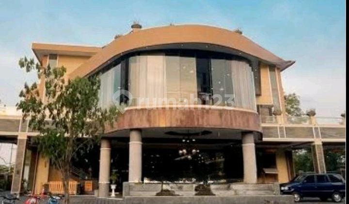 Disewakan Gedung Ex Resto Sidoarjo Kota - Raya Kahuripan Nirwana -kapasitas Ballroom 1000 Orang - Nol Jalan Raya - Parkiran Luas - 4 Unit Lift - Furnished Cocok Buat Segala Usaha