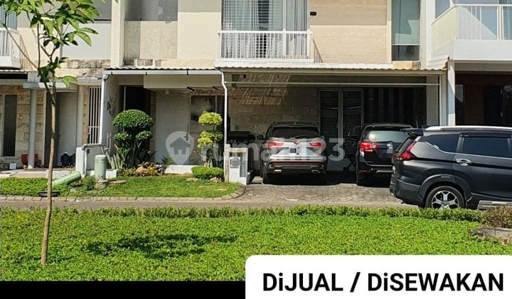 For Rent Royal Residence Wiyung West Surabaya House - Semi Furnished - 4-Car Wide Road Row - Location in Front of Green Beautiful Park Near Pakuwon Mall, Ptc, Citraland