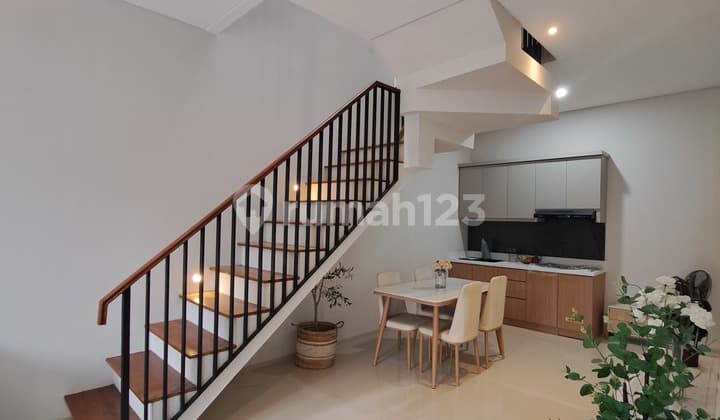 Dijual Brand New House Modern Contemporer SHM Row Jalan Besar di Nusaloka Bsd