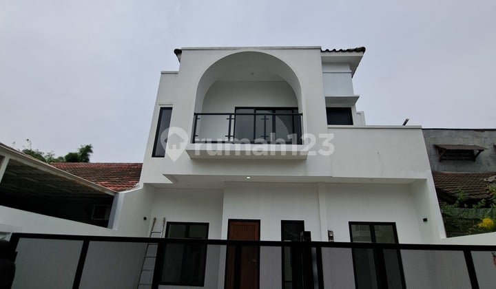 Dijual Rumah Brand New SHM Carport 3 Mbl Hadap Selatan Lokasi Bagus Kencana Loka Bsd