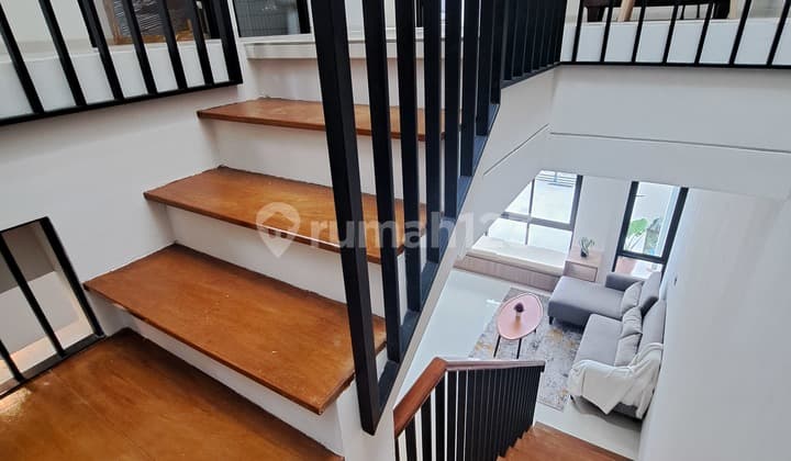 Dijual Brand New House Modern Contemporer SHM Row Jalan Besar di Nusaloka Bsd