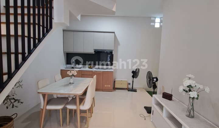 Dijual Brand New House Modern Contemporer SHM Row Jalan Besar di Nusaloka Bsd