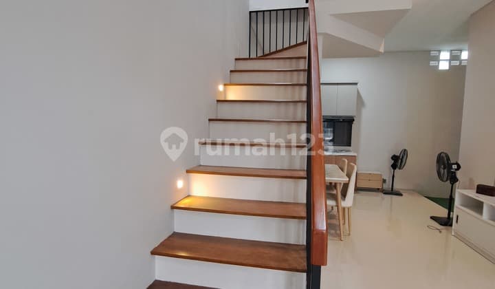 Dijual Brand New House Modern Contemporer SHM Row Jalan Besar di Nusaloka Bsd