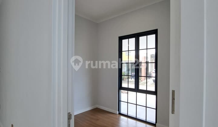 Dijual Rumah Klasik Cantik Modern Hook 2 Lantai Cluster di Nusaloka BSD Tangerang Selatan