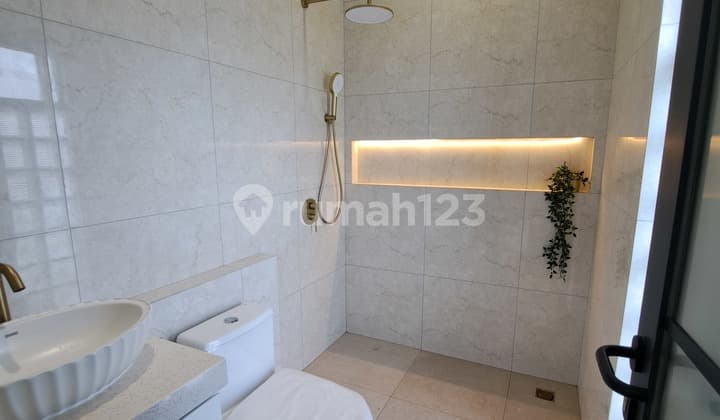 Dijual Rumah Klasik Cantik Modern Hook 2 Lantai Cluster di Nusaloka BSD Tangerang Selatan