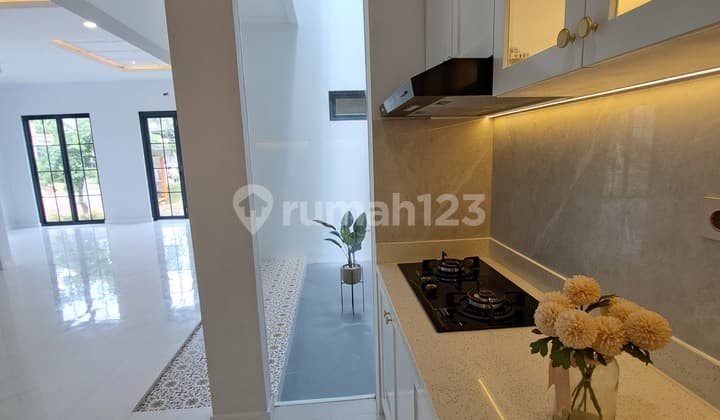 Dijual Rumah Klasik Cantik Modern Hook 2 Lantai Cluster di Nusaloka BSD Tangerang Selatan