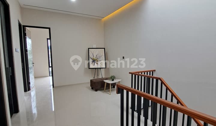 Dijual Brand New House Modern Contemporer SHM Row Jalan Besar di Nusaloka Bsd