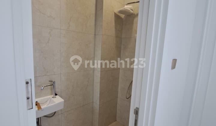 Dijual Rumah Klasik Cantik Modern Hook 2 Lantai Cluster di Nusaloka BSD Tangerang Selatan