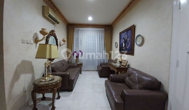 Dijual Rumah Mewah Di Seberang Mal Kota Wisata, Harga Murah!