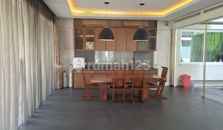 Dijual Rumah Mewah Hoek 2 Lantai Siap Huni di Cluster Depan, Posisi Dekat Taman!