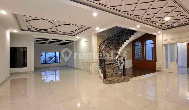 Rumah Mewah Hoek 2 1/2 Lantai Siap Huni di Cluster Baru, Dekat Mal!