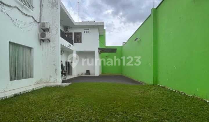 Rumah Mewah Gandeng 2 Lantai di Boulevard Tengah, Cocok untuk Usaha Komersial!