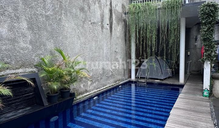 Dijual Rumah Mewah 2 Lantai di Bawah Harga Pasar & Ada Kolam Renang di Second Boulevard Kota Wisata!