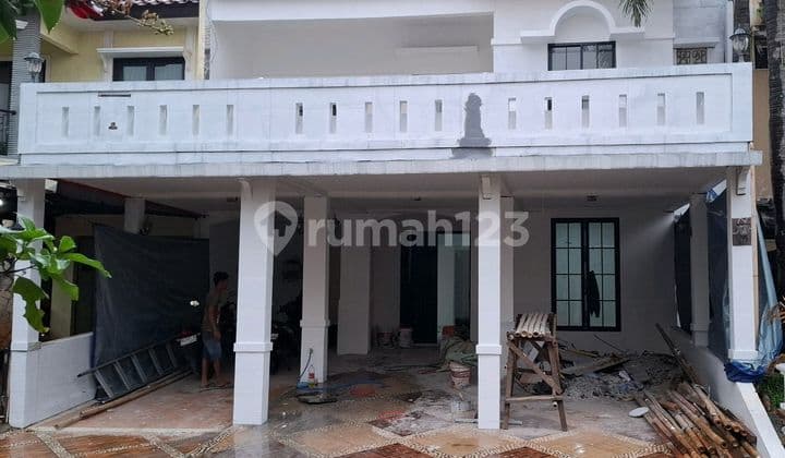 Dijual Rumah Murah 3 Lantai Full Renovasi & Kamar Tidur 5 Di Cluster Legenda Wisata!