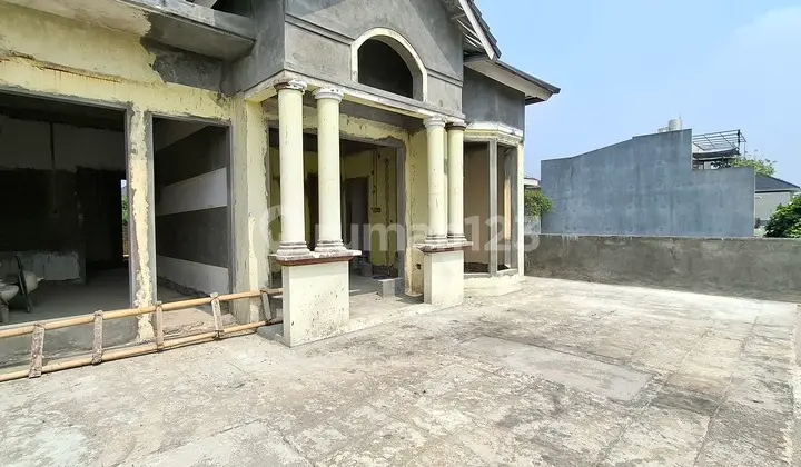 2-Story Fully Renovated House with Front & Back Concrete Roof Deck!