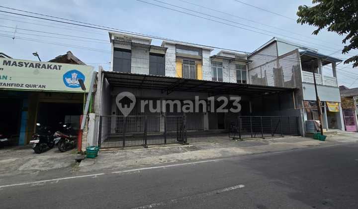Disewakan Ruko Strategis Dekat Jalan Veteran Tipes Serengan Solo, Parkiran Luas.