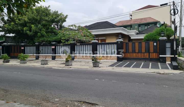 Rumah Mewah Pusat Kota Solo Dekat Mall Paragon dan Slamet Riyadi Solo.