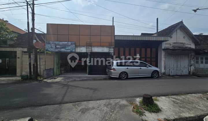 Rumah Hitung Tanah Pusat Kota Dekat Slamet Riyadi Gladag Solo