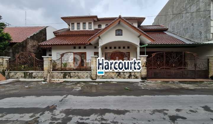 For Rent Nice House Ready to Use Near Slamet Riyadi Road Solo, Super Strategic Location.