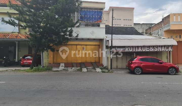 Ruko Strategis 2,5 Lantai Jalan Adi Sumarmo-Nusukan Solo