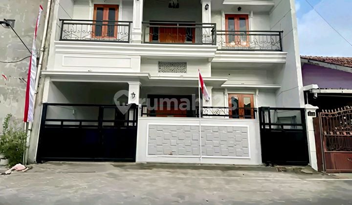 Dijual Rumah Baru Gress 2 ½ Lantai, Jalan Perumahan Lebar. Lokasi Nyaman Dan Aman.