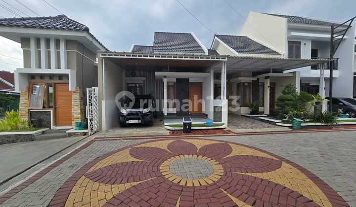 Rumah Baru Minimalis Siap Pakai di Perumahan Cluster Dekat Solo Baru, Cocok untuk Hunian Keluarga.