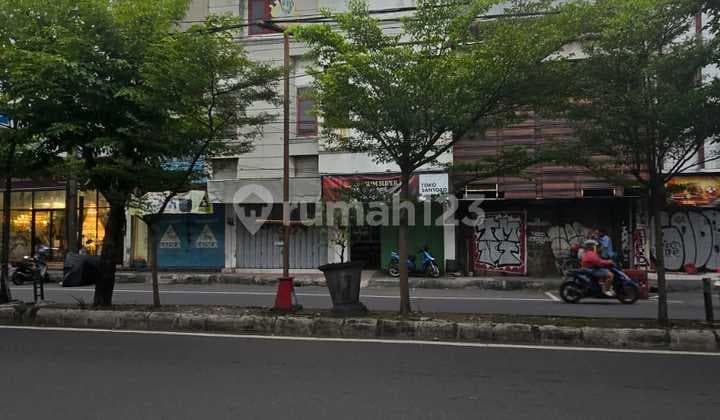 Ruko Strategis di Kawasan Bisnis dan Pertokoan Jalan Yos Sudarso Solo, Jalan Ramai 2 Arah