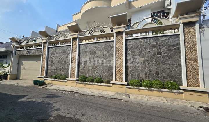 Luxurious Grand 2-Storey House in Exclusive Solo Area.