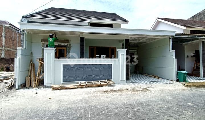 Dijual! Rumah Baru Minimalis Dekat Area Kuliner, Gym Dan Perumahan Seharga 1 M-an Saja.