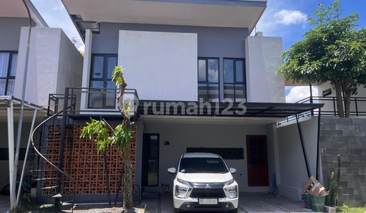 Rumah Bagus 2 Lantai Semi Furnished di Colomadu Solo