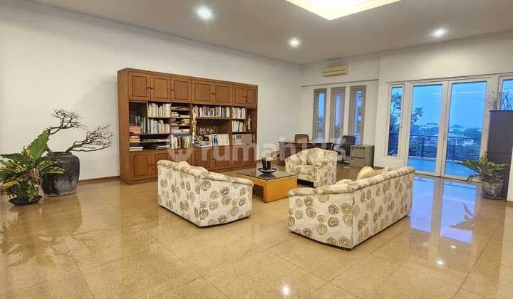 Rumah Cantik,Semi Furnished,Siap Huni Daerah Semarang Selatan - 11327