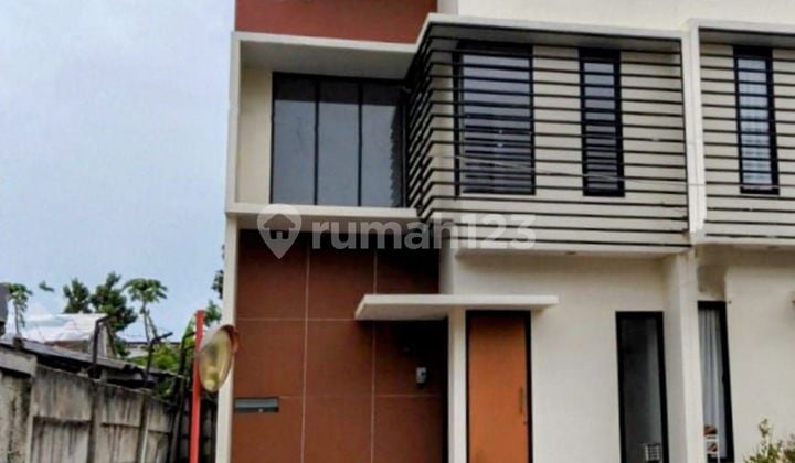 Take Over/Oper Kredit/Over Credit Rumah Pojok 2 Lantai Siap Huni Di Dekat Kantor Walikota Tangsel Di Cluster Akasia Eight