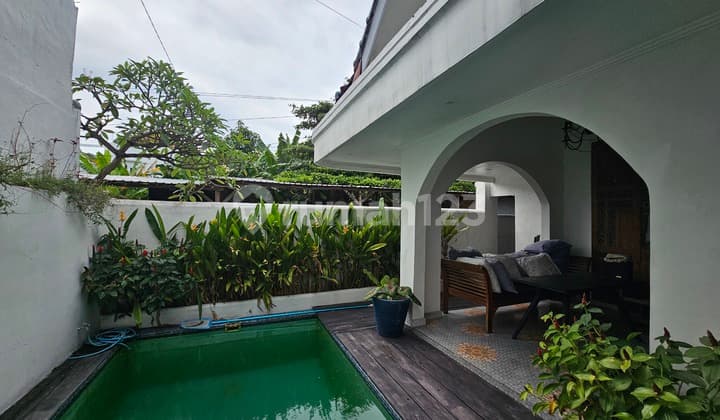 Rumah Besar, Halaman dan Parkiran Luas, Ada Pool di Gn Soputan Dekat Depo Bangunan Denpasar