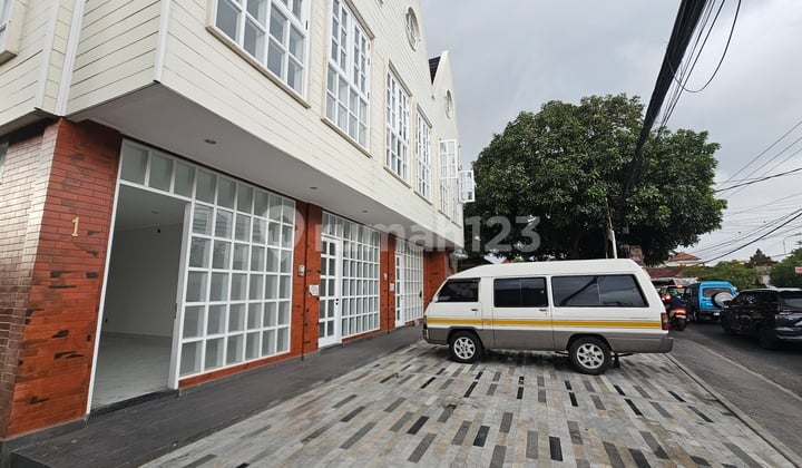 Ruko Baru 2 Lantai, dekat BALI KIDDY SCHOOL Kerobokan Kuta