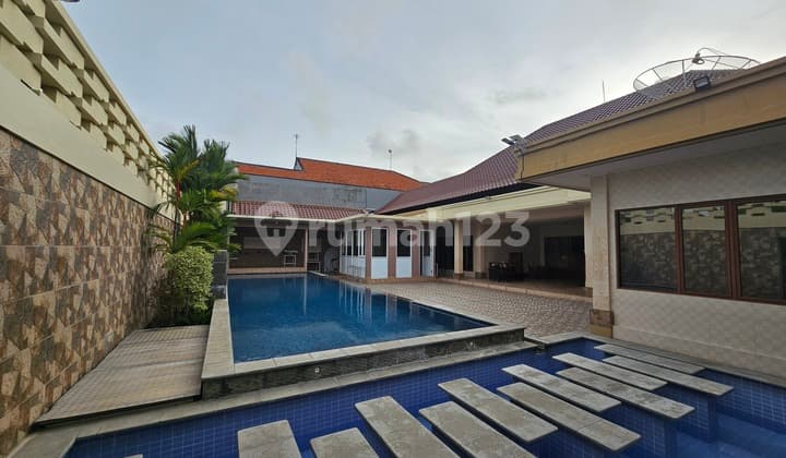 Villa Mewah 20 Are di Kerobokan Kuta, Dekat Tiara Gatzu