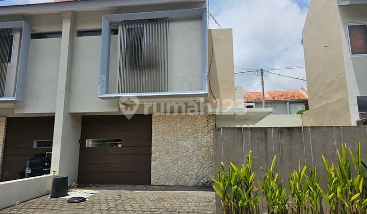 Rumah Minimalis di Komplek One Gate Jimbaran