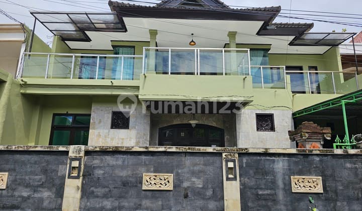Large House with Spacious Parking in Pedungan, South Denpasar