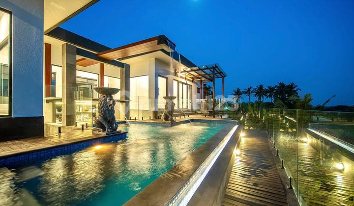 Tropical Villa with Stunning Rice Terrace Views in Tabanan, 12 Minutes to Pasut Beach