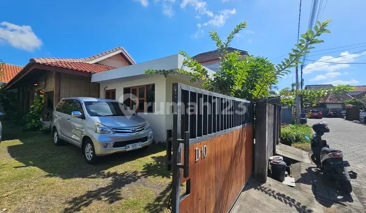 3.2 Are House with Wide Parking in Mahendradata Area Near Pizza Hut