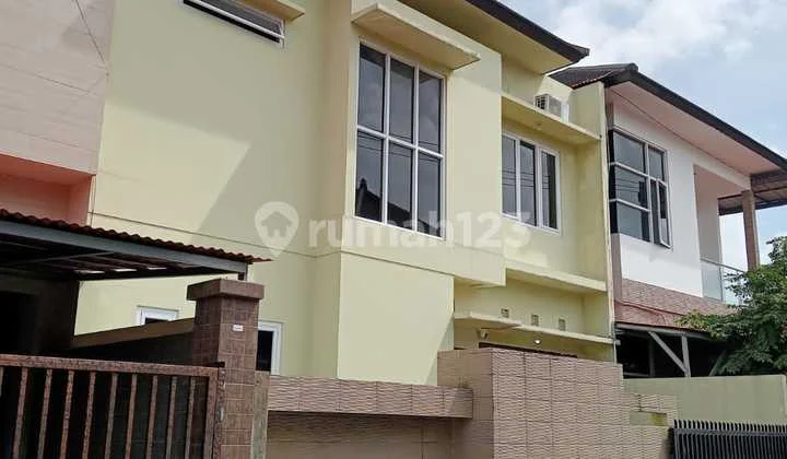 Minimalist House Near Level 21 Mall Denpasar