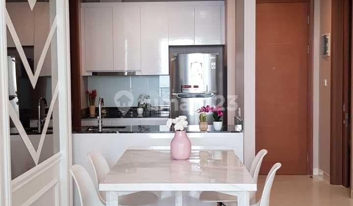 Dijual Apartemen Taman Anggrek Residences 2 Kamar Tidur Bagus Furnished
