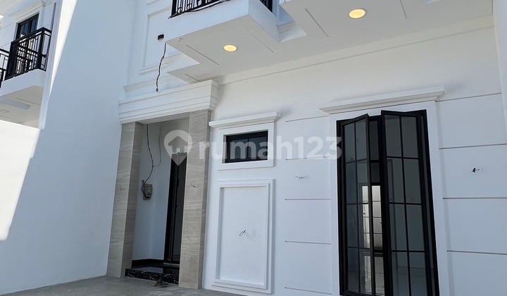 JUAL RUMAH BARU AMERICAN STYLE DEKAT PAKUWON CITY ROW JALAN 6 MOBIL