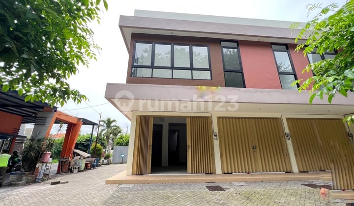 Ruko Baru 2 Lantai di Manyar Surabaya Siap Pakai Strategis Dekat Pusat Kota